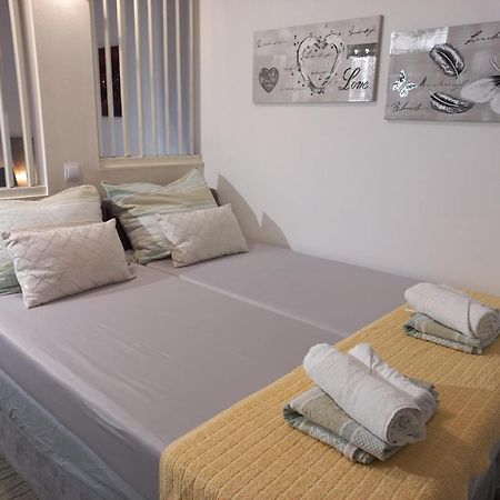 Studio Apartment With Pool Пула Екстериор снимка