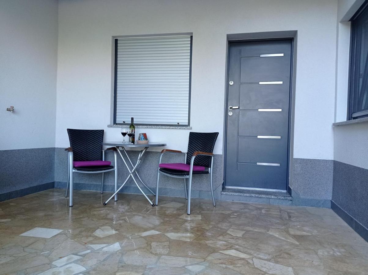 Studio Apartment With Pool Пула Екстериор снимка