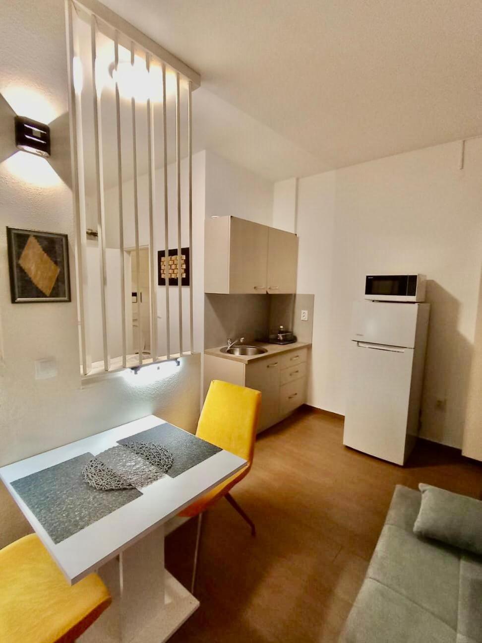 Studio Apartment With Pool Пула Екстериор снимка