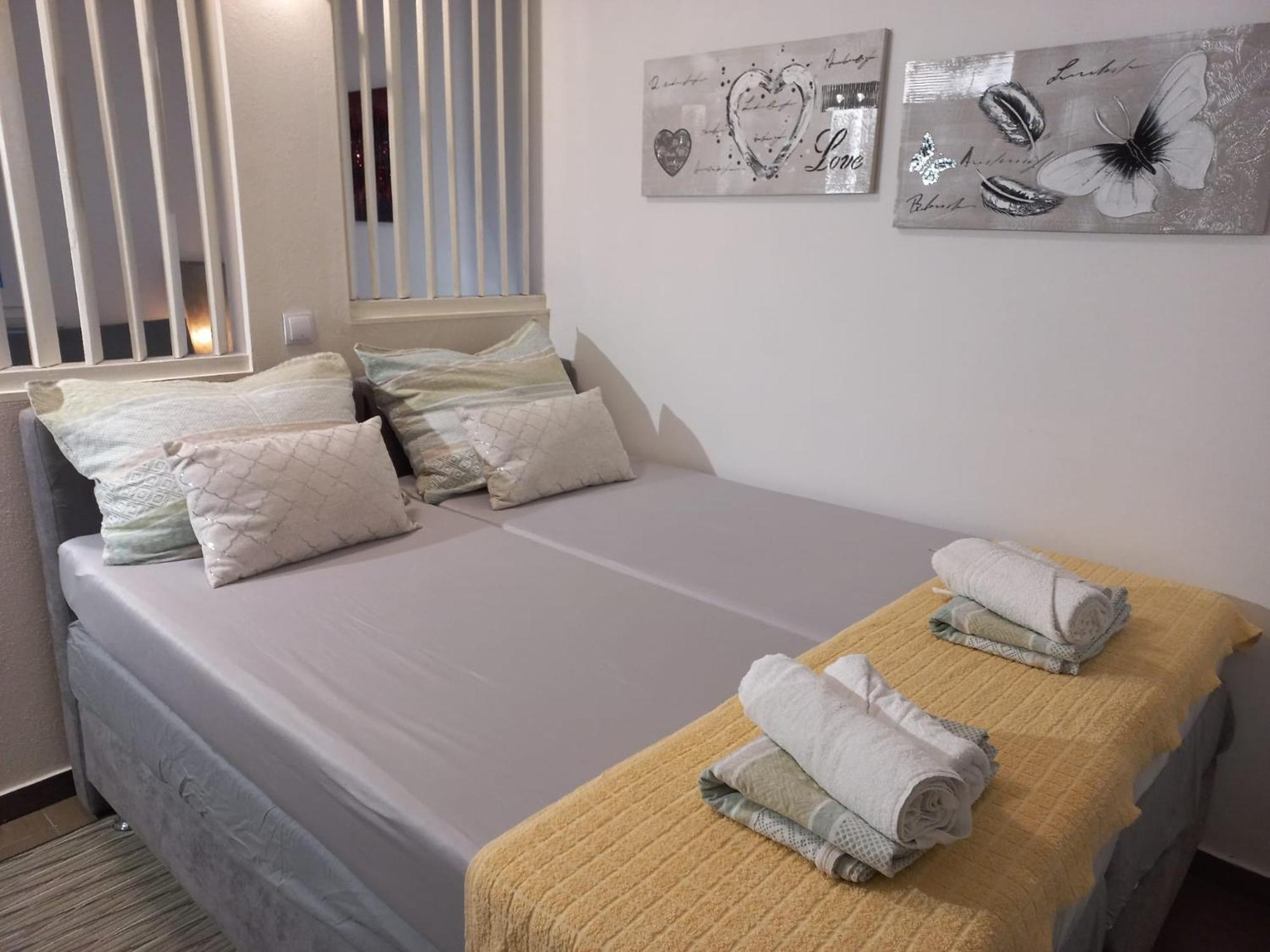 Studio Apartment With Pool Пула Екстериор снимка