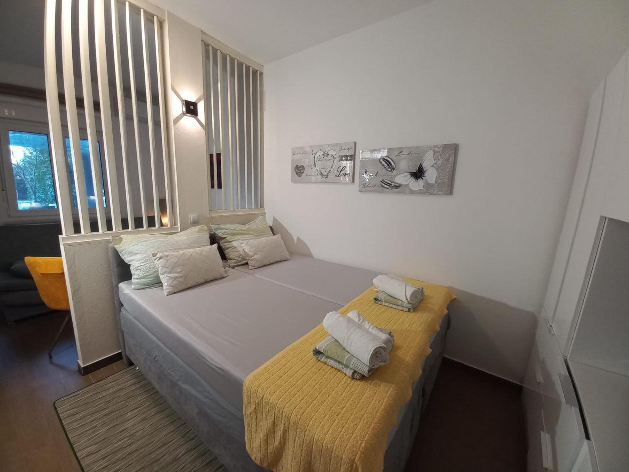 Studio Apartment With Pool Пула Екстериор снимка