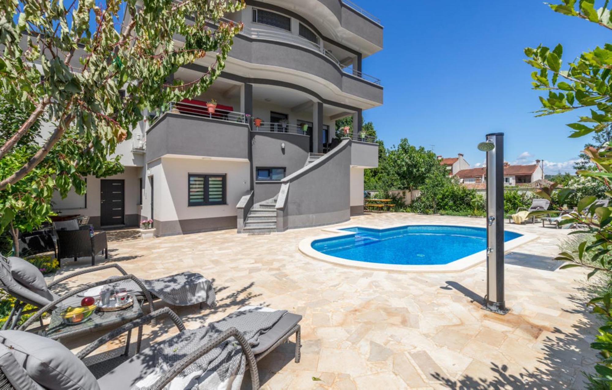 Studio Apartment With Pool Пула Екстериор снимка