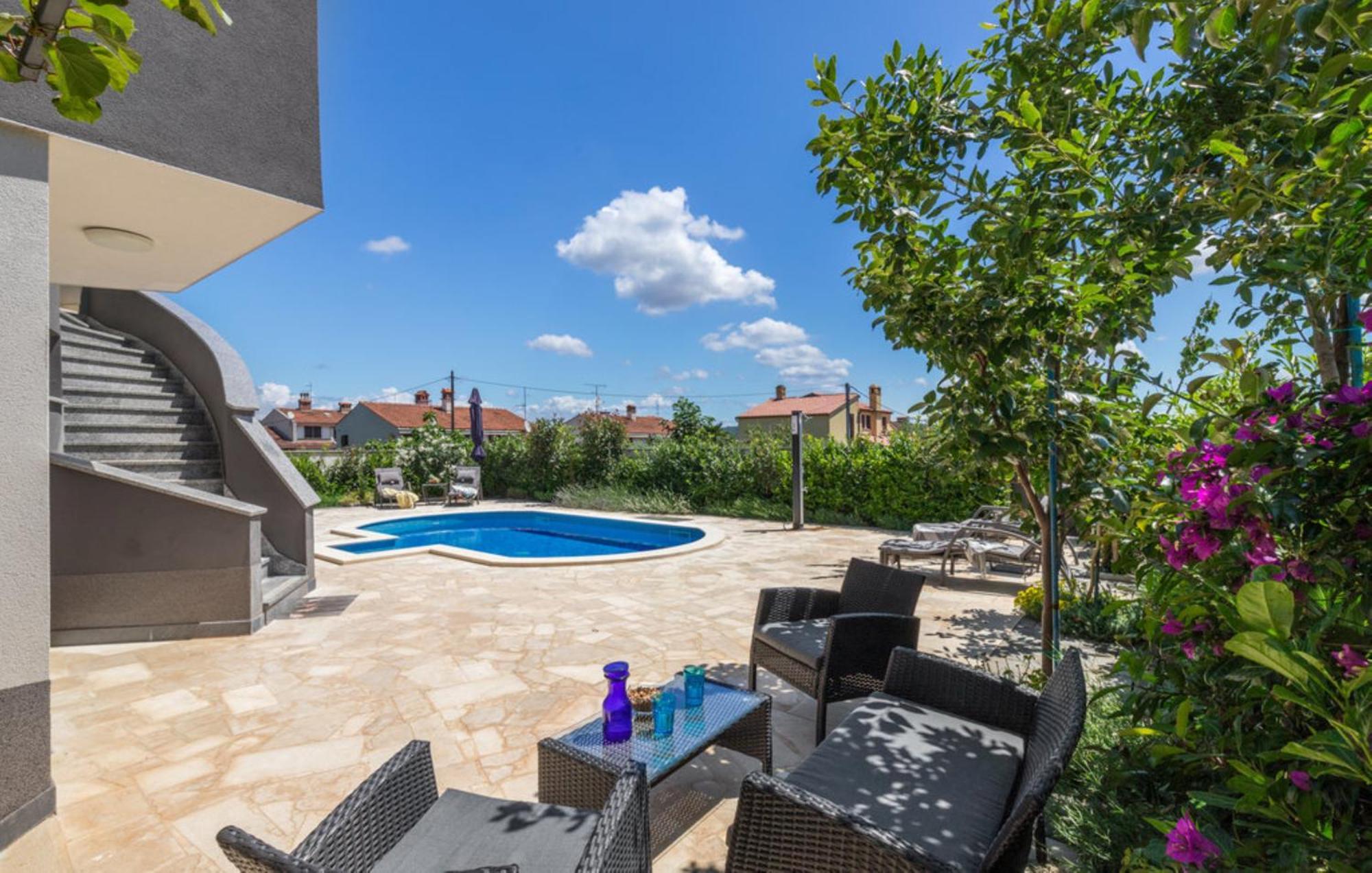 Studio Apartment With Pool Пула Екстериор снимка